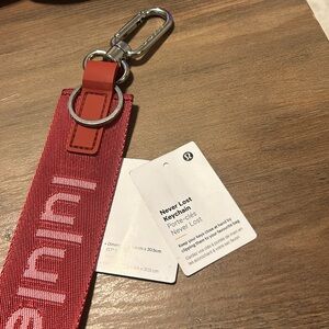 NEW WITH DETACHED TAGS lululemon never lost keychain